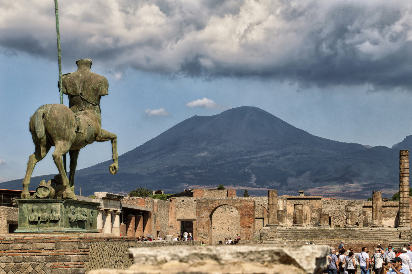 Rome-Naples-Pompeii-Outlet Tour in 4 days